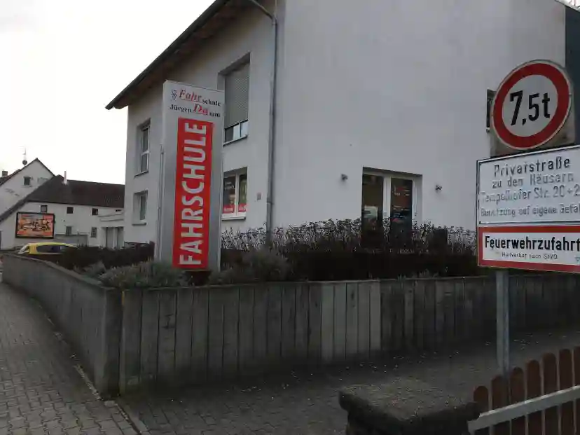 School Fahrschule Jürgen Damm - Im Brückfeld Bremthal 1