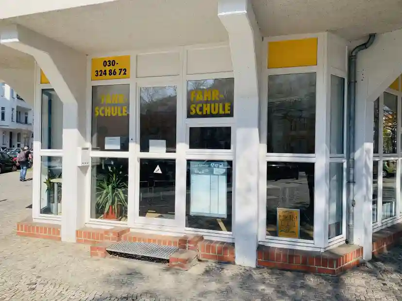 School Fahrschule Lieser - Charlottenburg Halensee 3