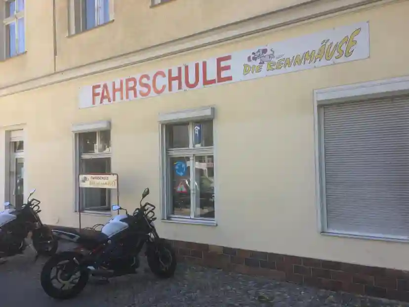 School Fahrschule - Die Rennmäuse Moabit 3