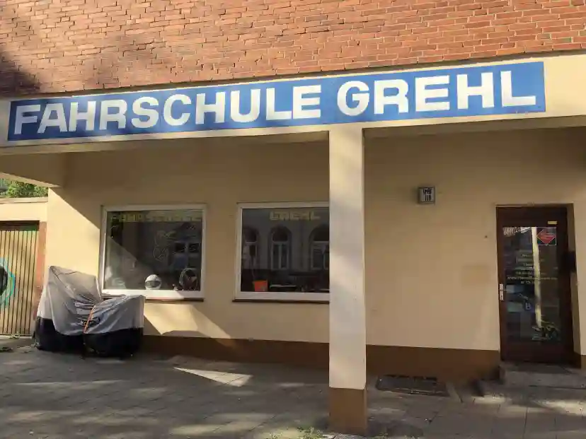 School Fahrschule Grehl Inh. W. Weber Gaarden-Ost 2
