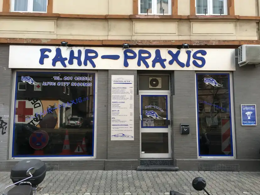 School Fahrschule Fahr-Praxis - Burgstr. Bornheim 1