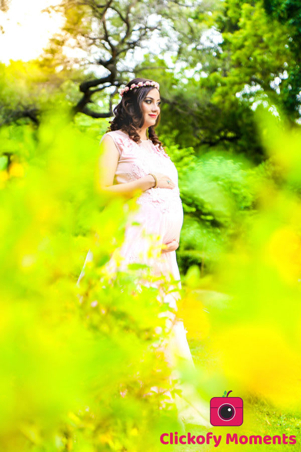 Best Affordable Maternity photography in Delhi NCR - Clickofy Moments