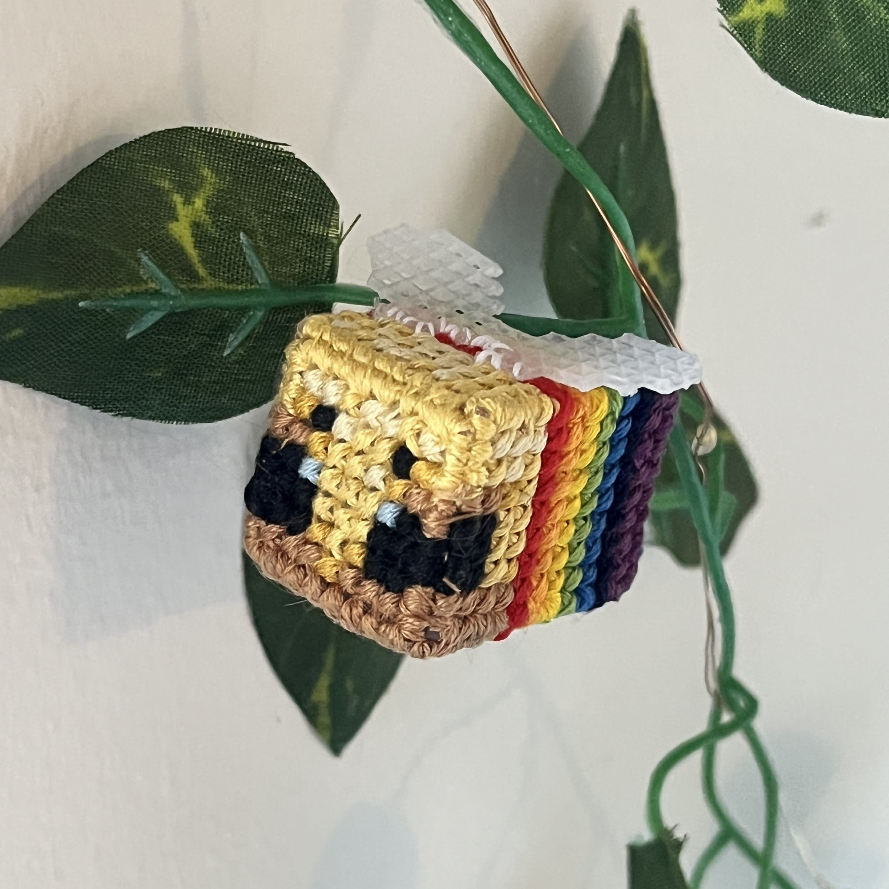 Pride Bee 3D for Plastic Canvas Miniature