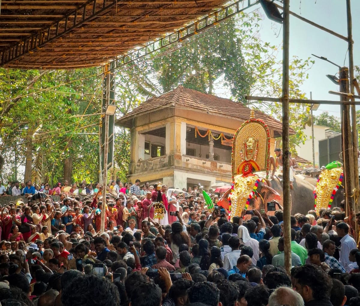 Attangyeru at Thirumandhamkunnu