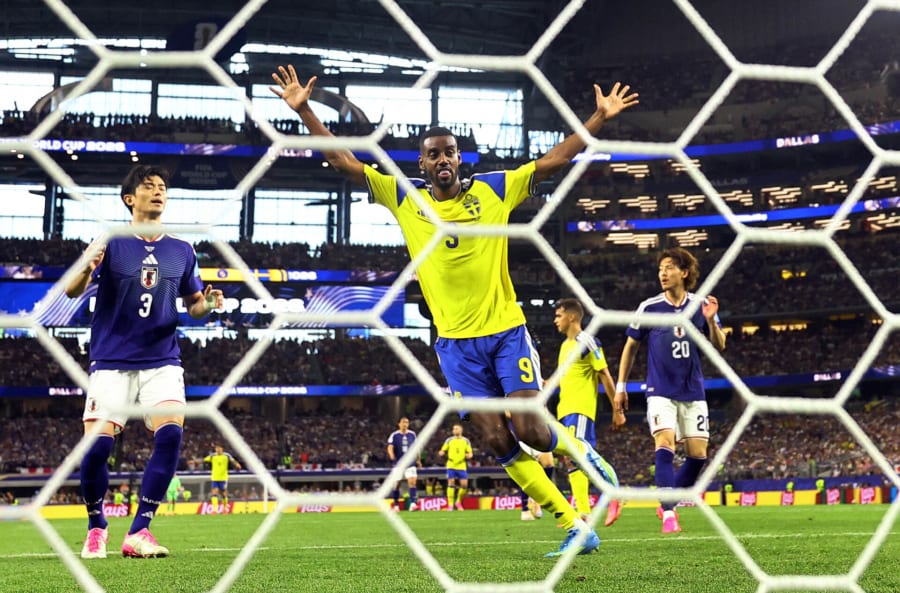 260625 Fotboll, VM Soccer Football - FIFA World Cup 2026 - Group F - Japan v Sweden - Dallas Stadium, Arlington, Texas, U.S. - June 25, 2026 Sweden's Alexander Isak celebrates after Anthony Elanga scores their first goal REUTERS/Hannah Mckay
 © Bildbyrån - COP 7 - SWEDEN ONLY