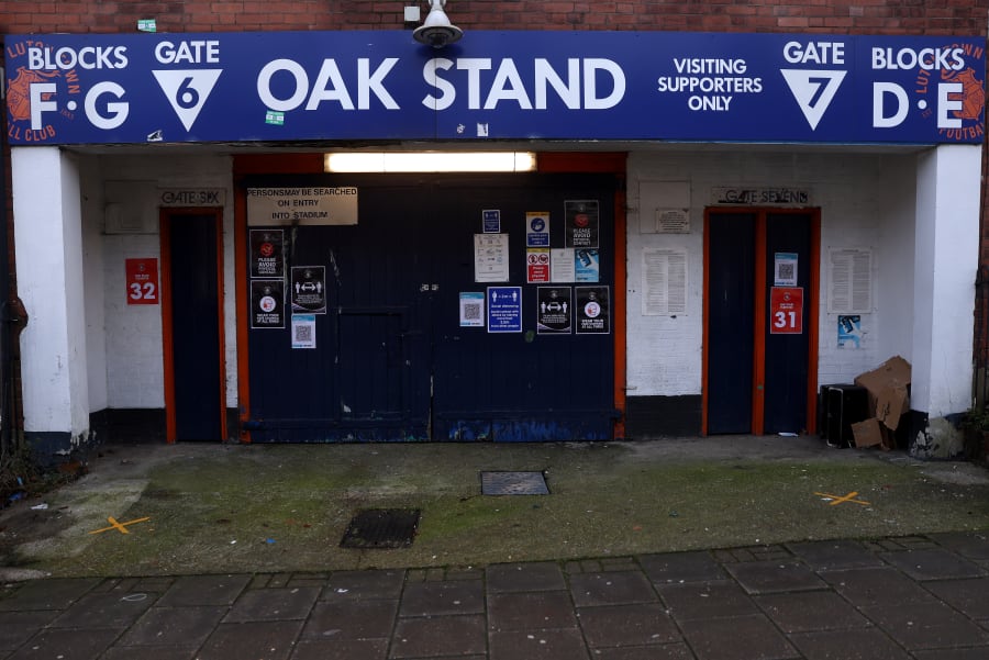 Luton Town v Reading - Emirates FA Cup - Third Round - Kenilworth Road