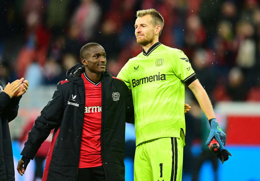 Moussa Diaby och Lukas Hradecky