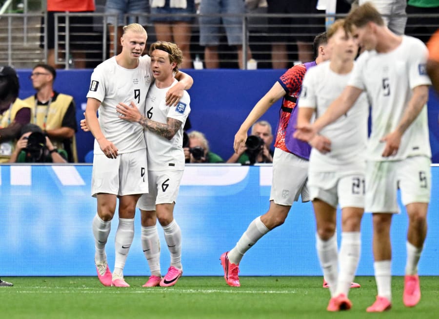 260630 Fotboll, VM Soccer Football - FIFA World Cup 2026 - Round of 32 - Ivory Coast v Norway - Dallas Stadium, Arlington, Texas, U.S. - June 30, 2026  Norway's Erling Haaland celebrates scoring their second goal with Patrick Berg IMAGN IMAGES via Reuters/Maria Lysaker
 © Bildbyrån - COP 7 - SWEDEN ONLY