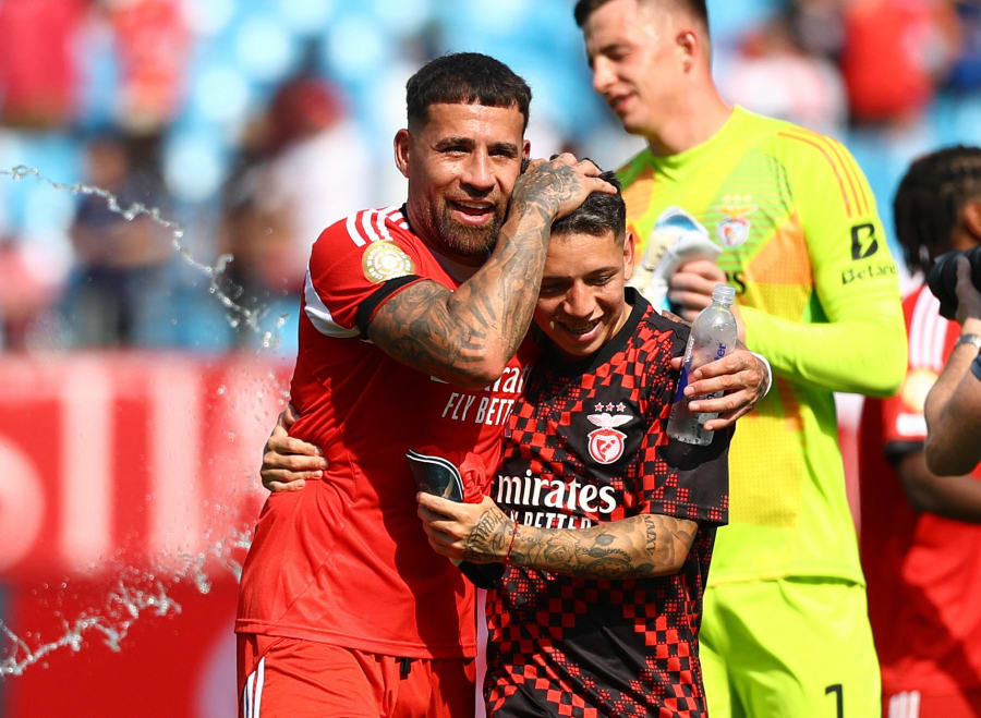 Nicolas Otamendi och Gianluca Prestianni