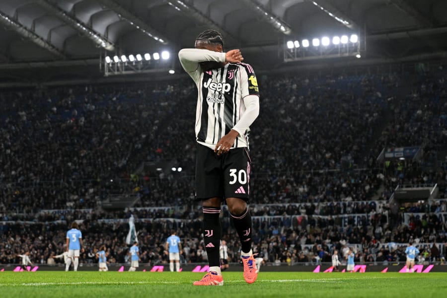 Jonathan David uppges på väg bort från Turin