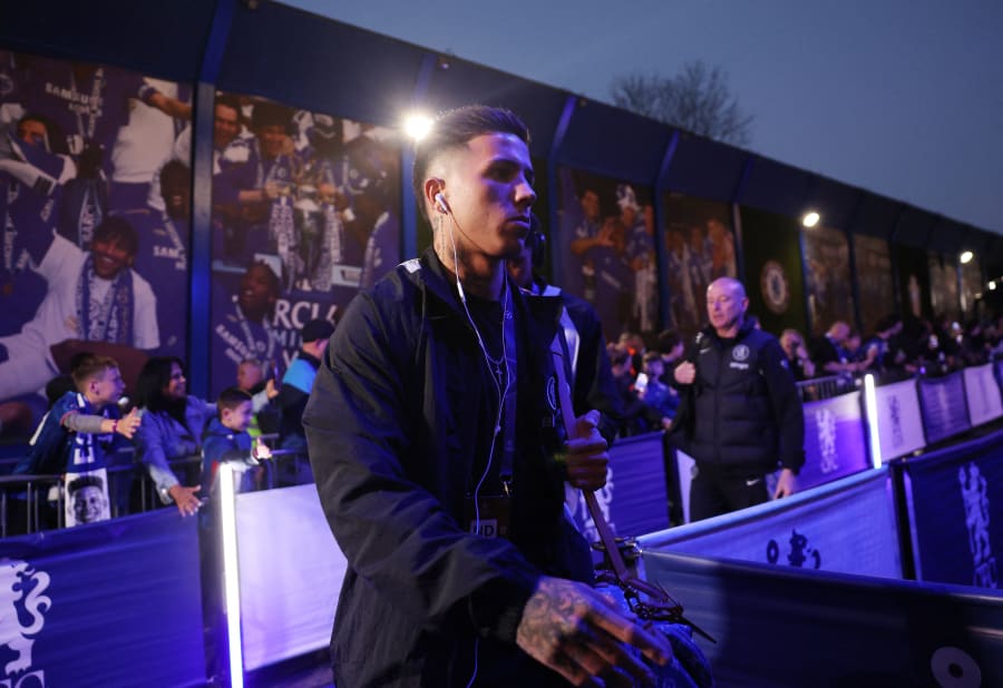 Chelsea stänger av Enzo i två matcher