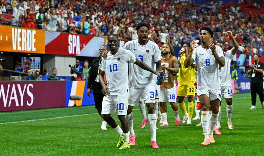 260615 Fotboll, VM Schlussjubel v.l. Jamiro Monteiro, Diney Borges, Kevin Lenini Pina (Kap Verde)
Atlanta, 15.06.2026, Fussball, FIFA Fussball WM 2026 in den USA, Mexiko und Kanada, Gruppenphase, Spanien - Kap Verde 0:0
 © Bildbyrån - COP 39 - SWEDEN AND NORWAY ONLY