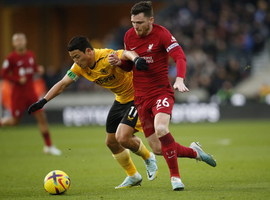 Hwang Hee-chan och Andy Robertson