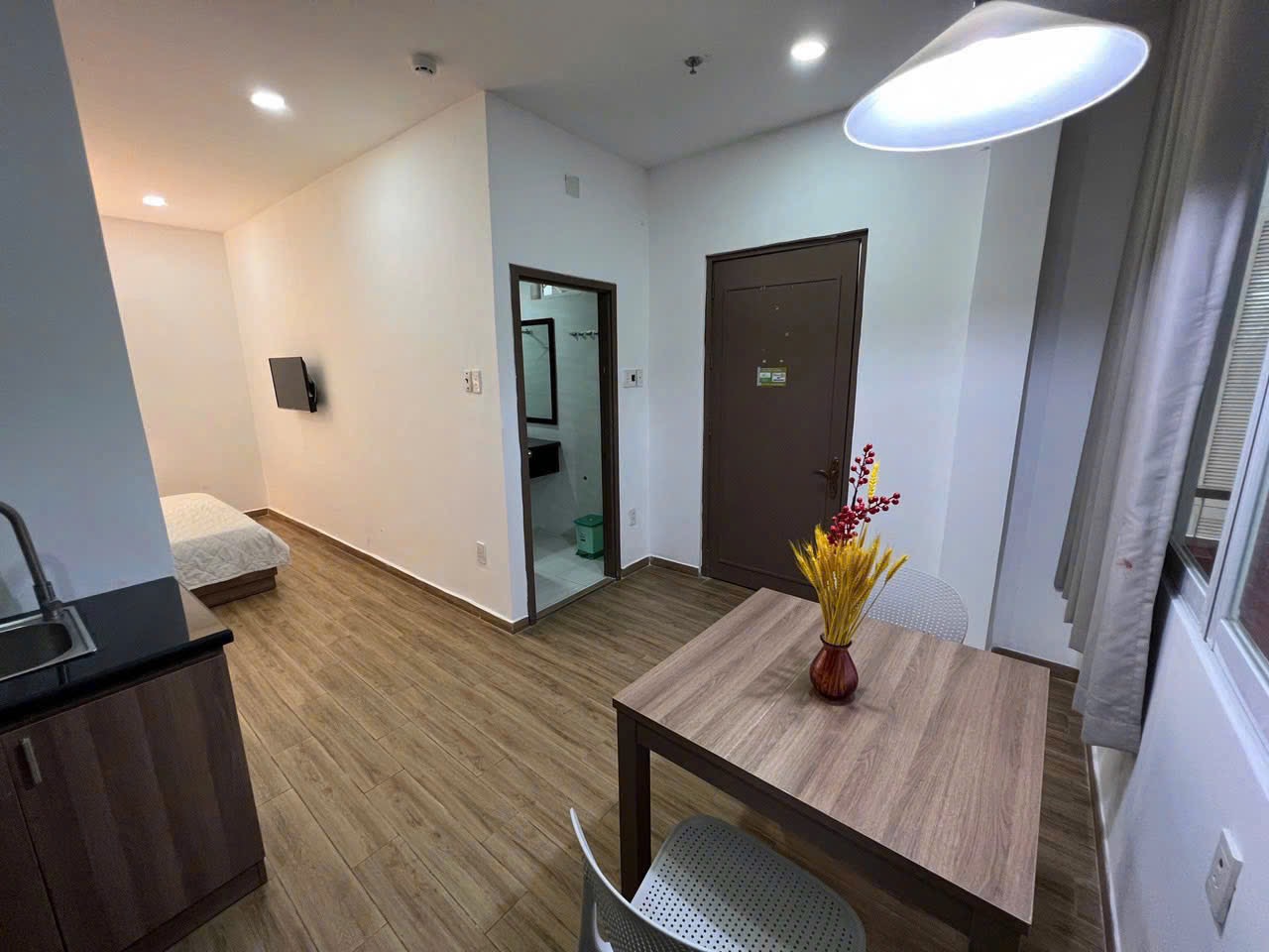 🏢🔑 QUẬN 1: 8.5TR/THÁNG | Căn Hộ Tách Bếp, Cửa Sổ, Khu Trần Nhật Duật. Trung Tâm Sài Gòn. FREE 1 XE.