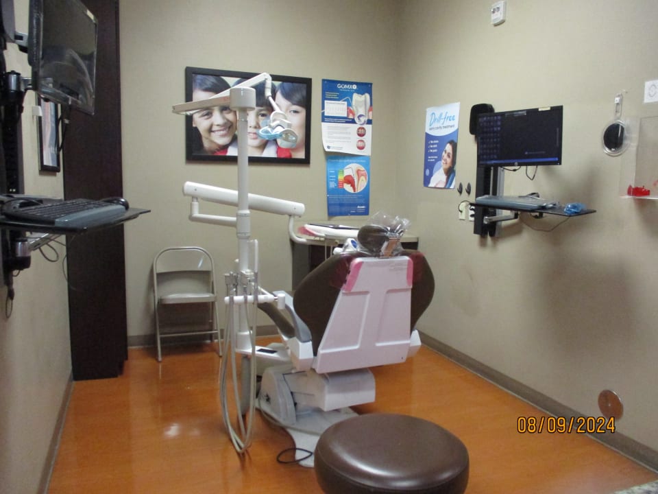 Western Dental & Orthodontics dental office exterior