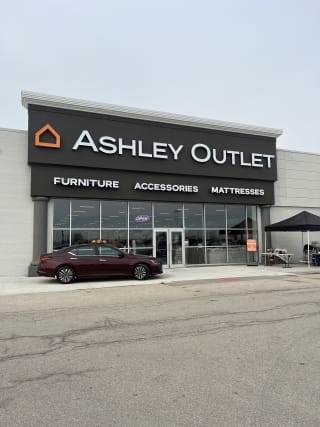 Ashley Outlet Peru Il