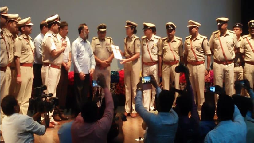 à¤…à¤šà¥à¤›à¥‡ à¤•à¤¾à¤°à¥à¤¯ à¤•à¤°à¤¨à¥‡ à¤•à¤¾ à¤®à¤¿à¤²à¤¾ à¤‡à¤¨à¤¾à¤®, à¤¸à¤¿à¤ªà¤¾à¤¹à¥€ à¤¸à¥‡ à¤²à¥‡à¤•à¤° à¤à¤¸à¤à¤¸à¤ªà¥€ à¤¤à¤• 315 à¤ªà¥à¤²à¤¿à¤¸à¤•à¤°à¥à¤®à¤¿à¤¯à¥‹à¤‚ à¤•à¥‹ à¤•à¤¿à¤¯à¤¾ à¤—à¤¯à¤¾ à¤¸à¤®à¥à¤®à¤¾à¤¨à¤¿à¤¤ 