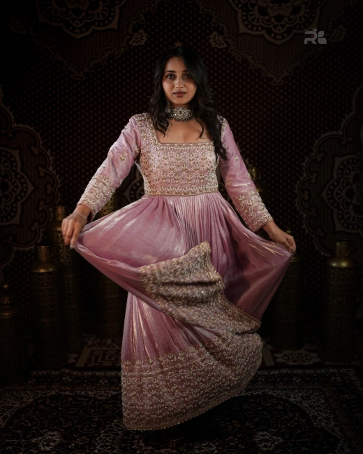 Noor - embroidery detail