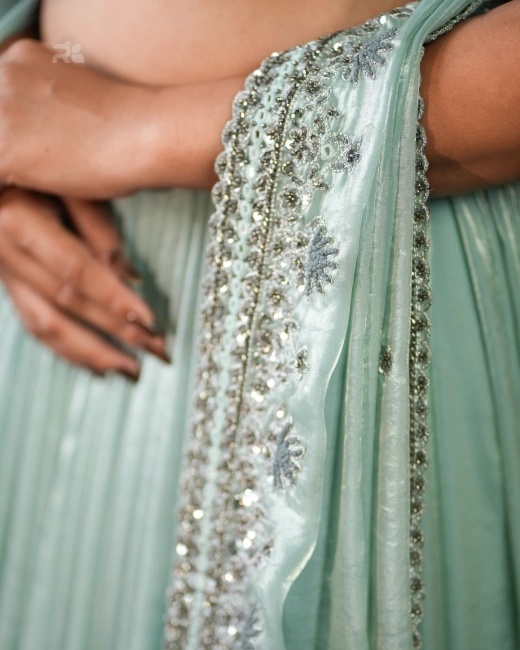 Ziana - embroidery detail