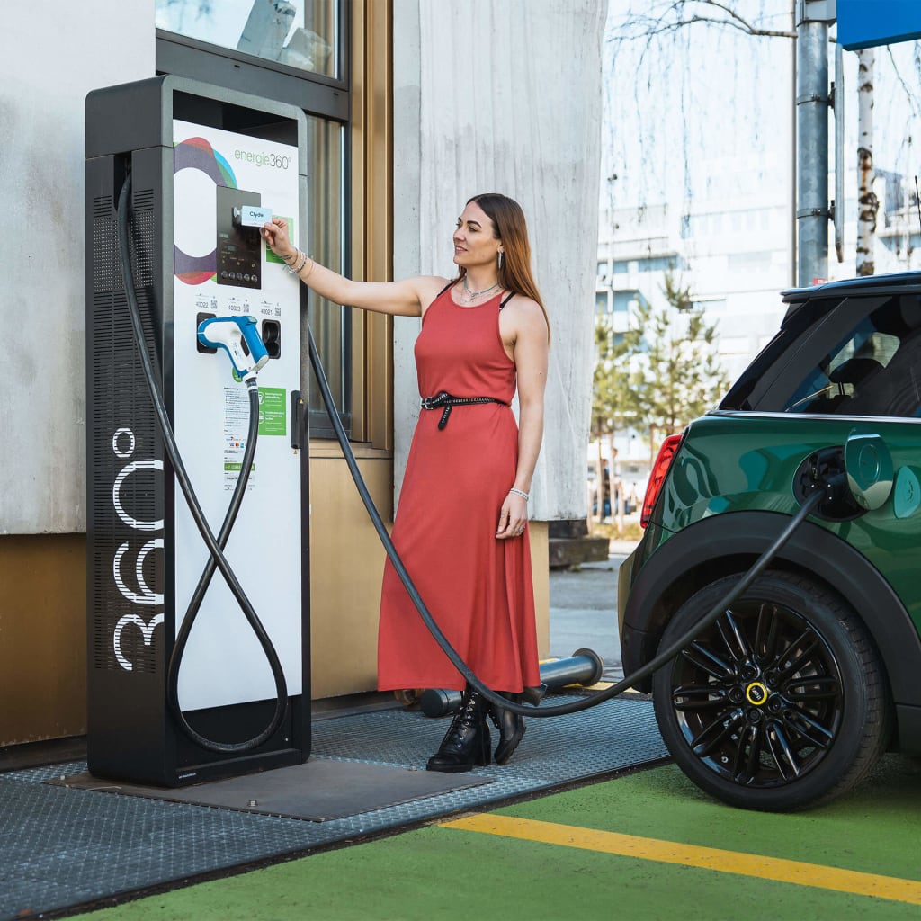 Clyde goes electric! Including e-car flat rate for charging. Clyde goes electric! Including e-car flat rate for charging.