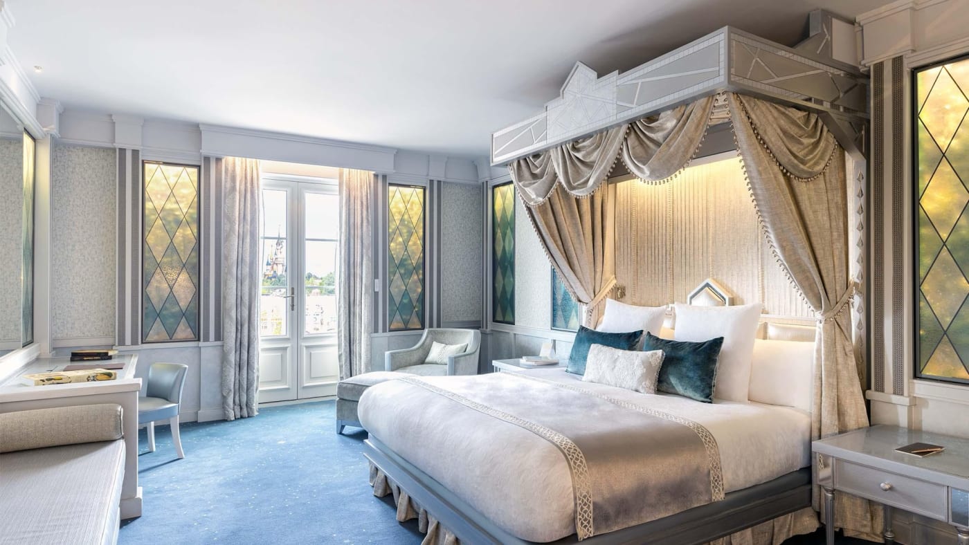 Das Schlafzimmer der Königlichen Suite Die Eiskönigin im Disneyland Hotel