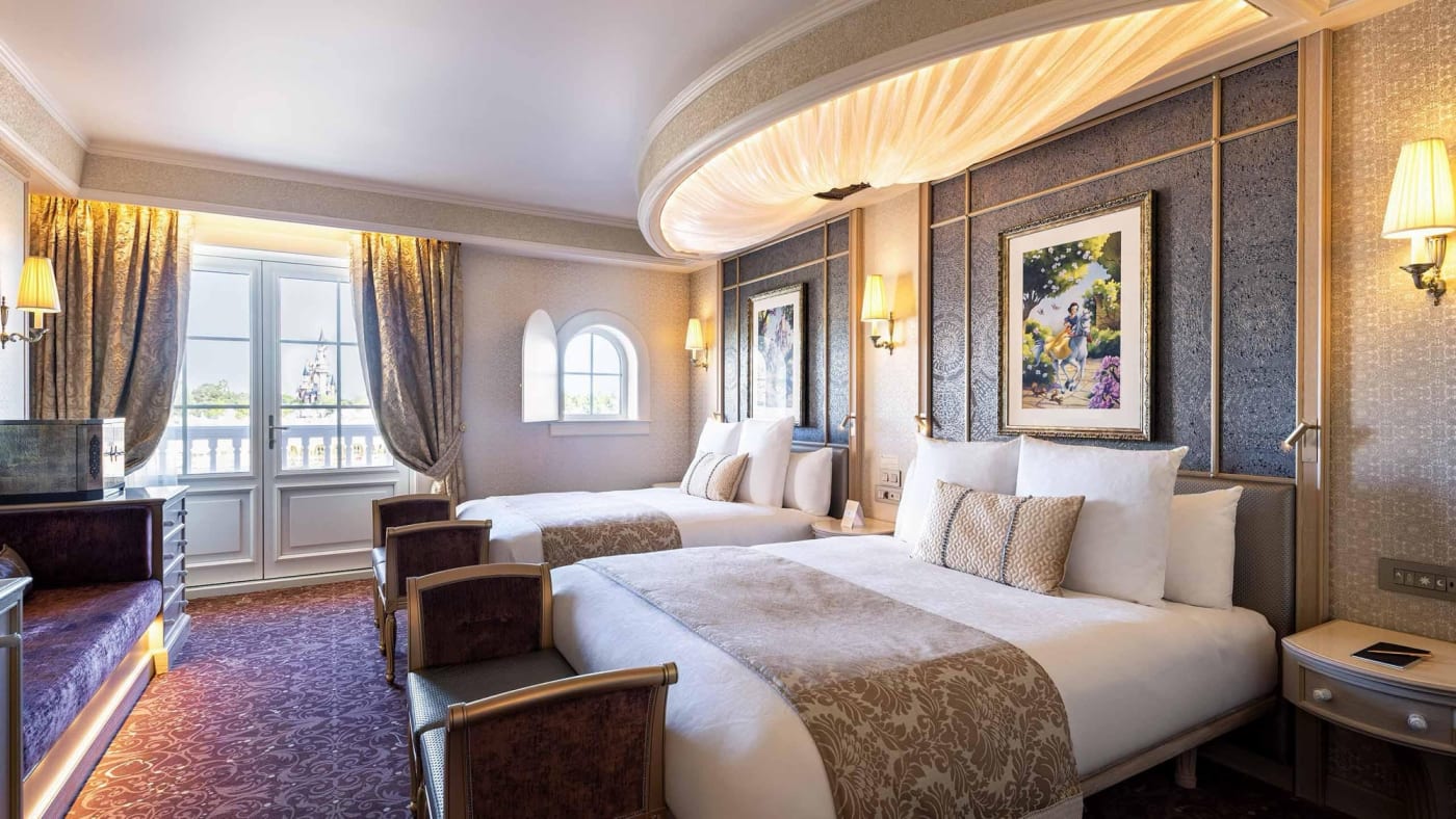 Ein Castle Club Zimmer mit Blick auf den Disneyland Park