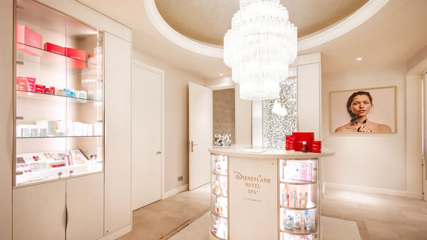 Der Empfang des Clarins Spa im Disneyland Hotel