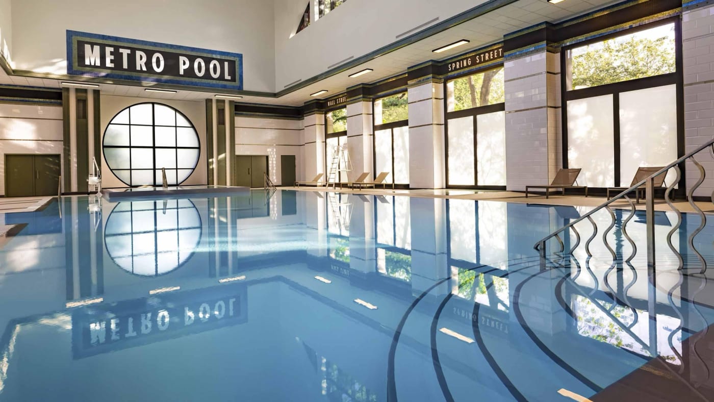 Der Metro Pool, das Hallenbad des Disney Hotel New York - The Art of Marvel