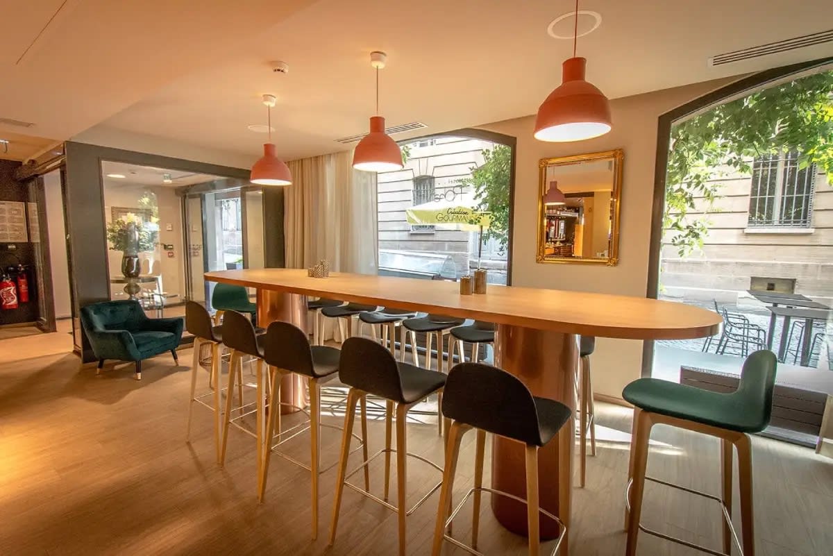 Der große Hohtisch im Erdgeschoss des Hôtel Rohan