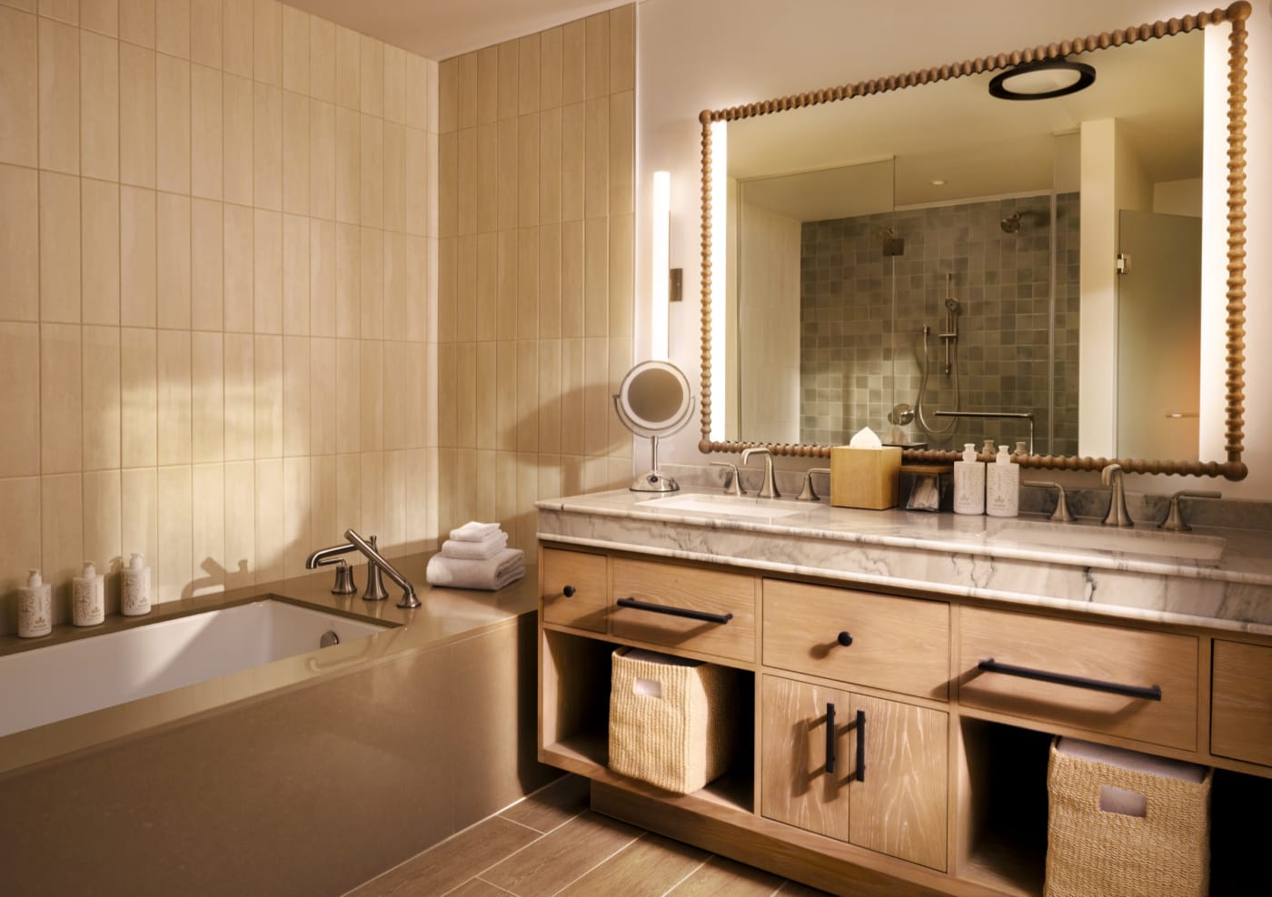 Das Badezimmer einer Suite im Hale Hōkūala Kauaʻi