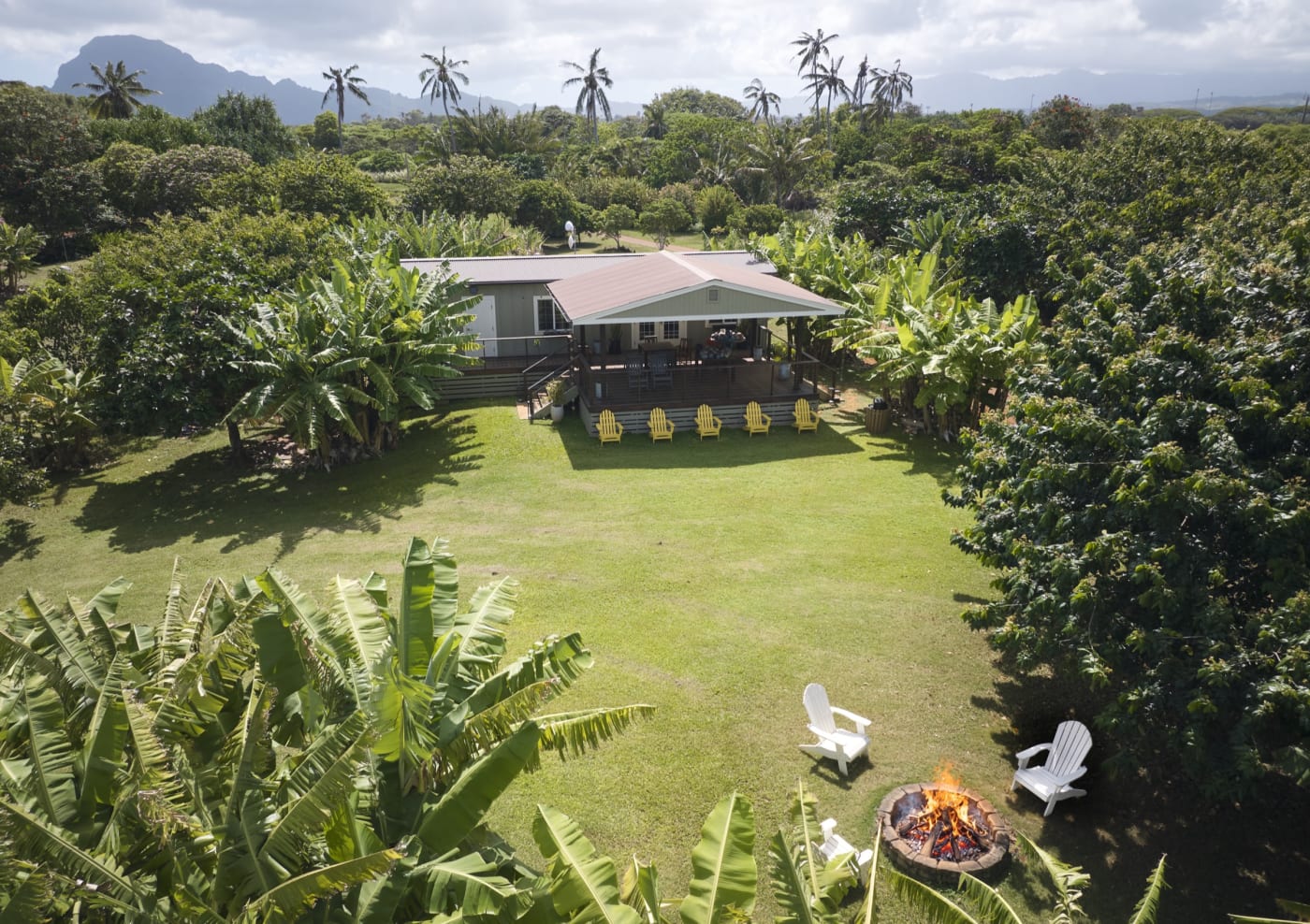 The Farm at Hōkūala und ihre Feuerschale auf Kauaʻi