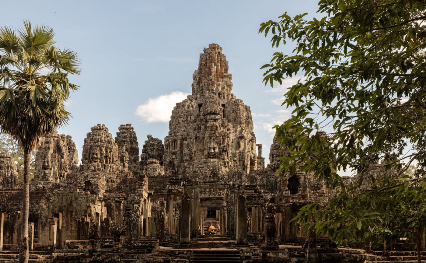 Les tours sculptées du temple du Bayon à Angkor, au Cambodge