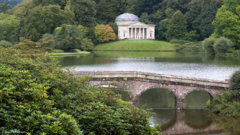 Stourhead Large. Palladian Bridge and Pantheon, Stourhead Gardens by Brian Smithson (Old Geordie) is licensed under CC BY 2.0.