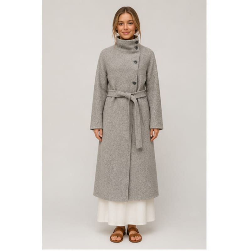 Manteau long gris ceinturé Tsniout — Drap texturé gris, coupe longue ceinturée