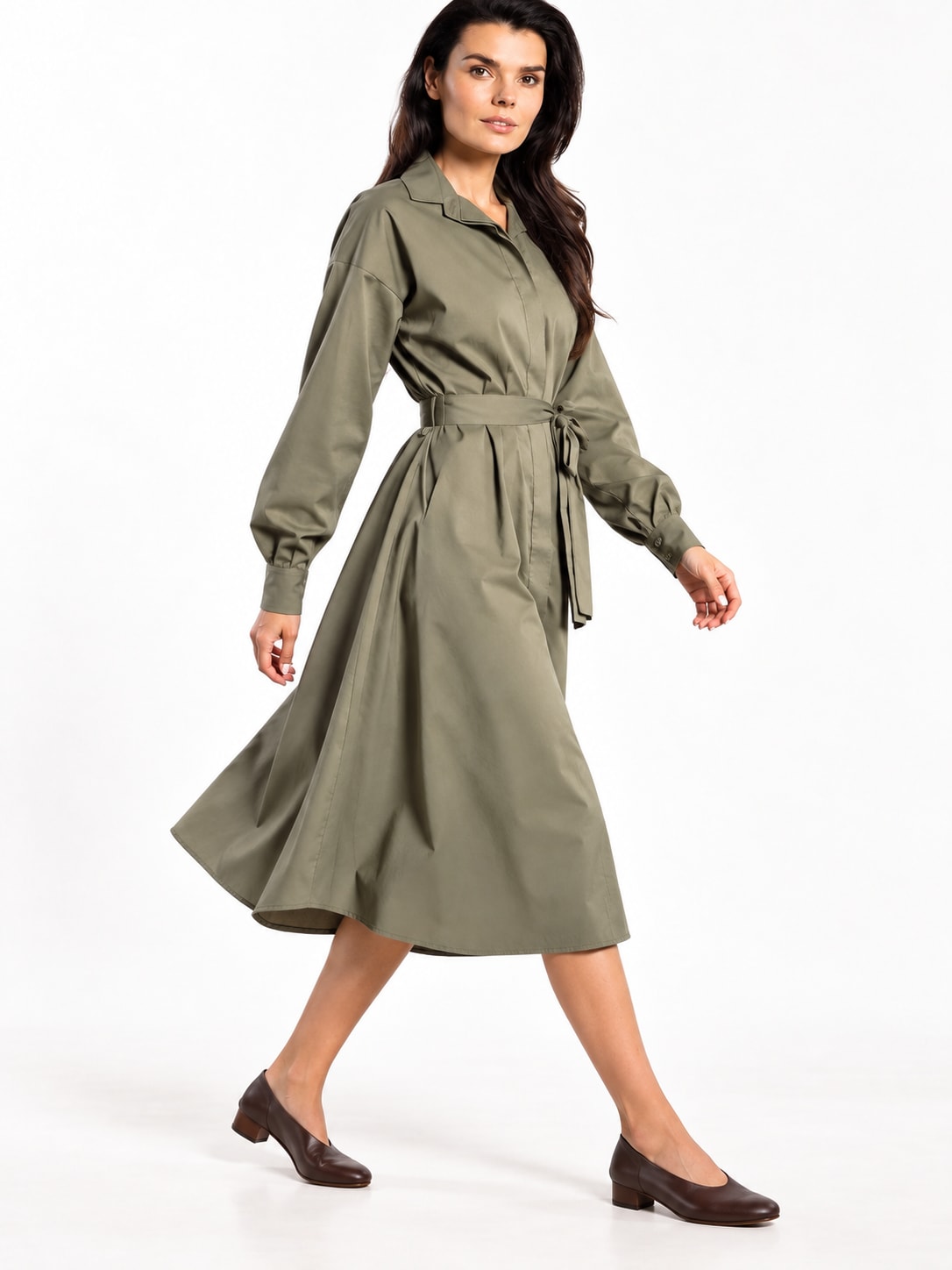 Robe chemise midi kaki Tsniout - vue en mouvement