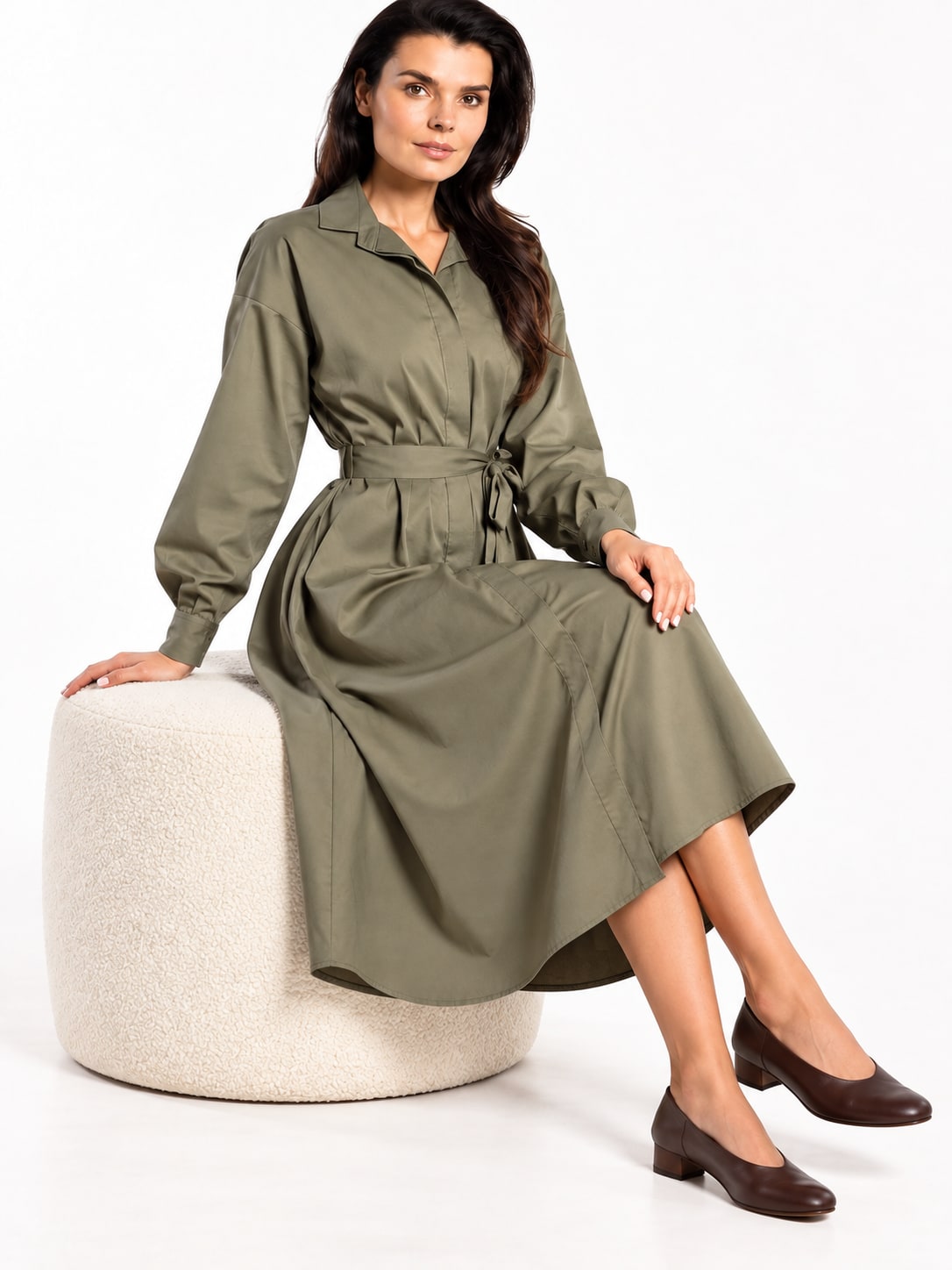 Robe chemise midi kaki Tsniout - vue assise