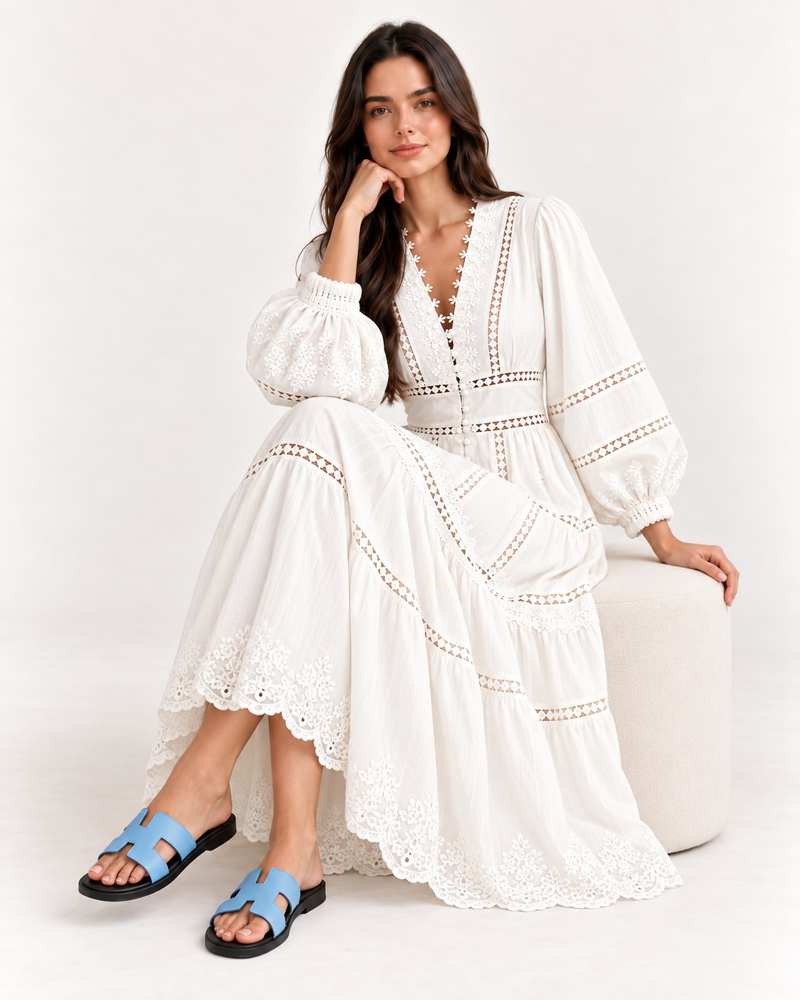Robe longue blanche en dentelle ajouree Tsniout - vue assise