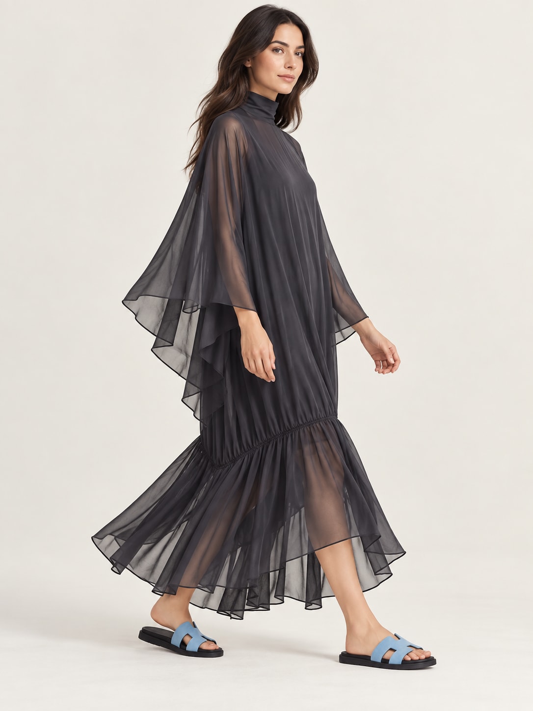 Robe longue gris fonce en mousseline Tsniout - vue en mouvement