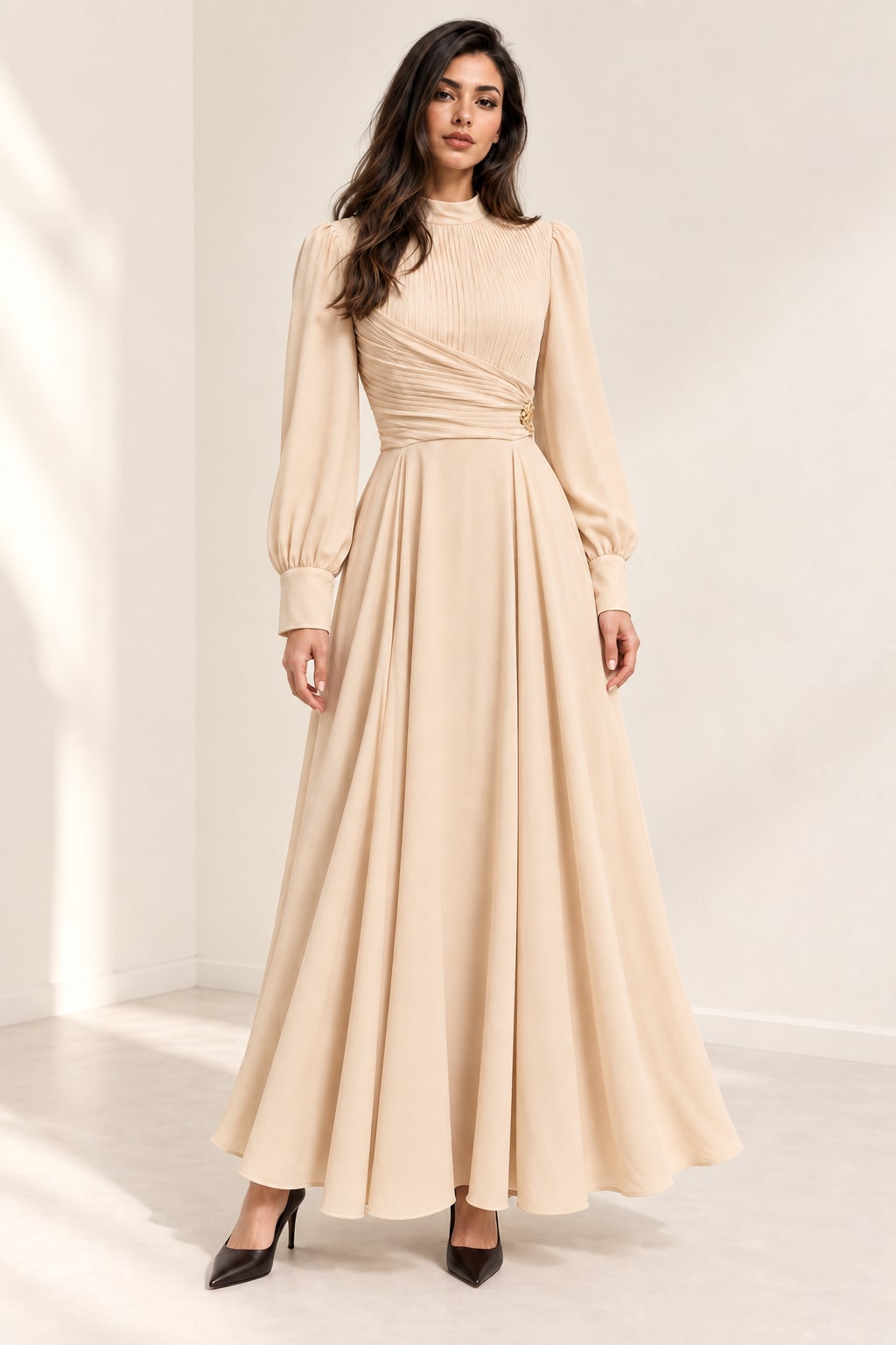 Robe longue beige drapée premium Tsniout - vue debout
