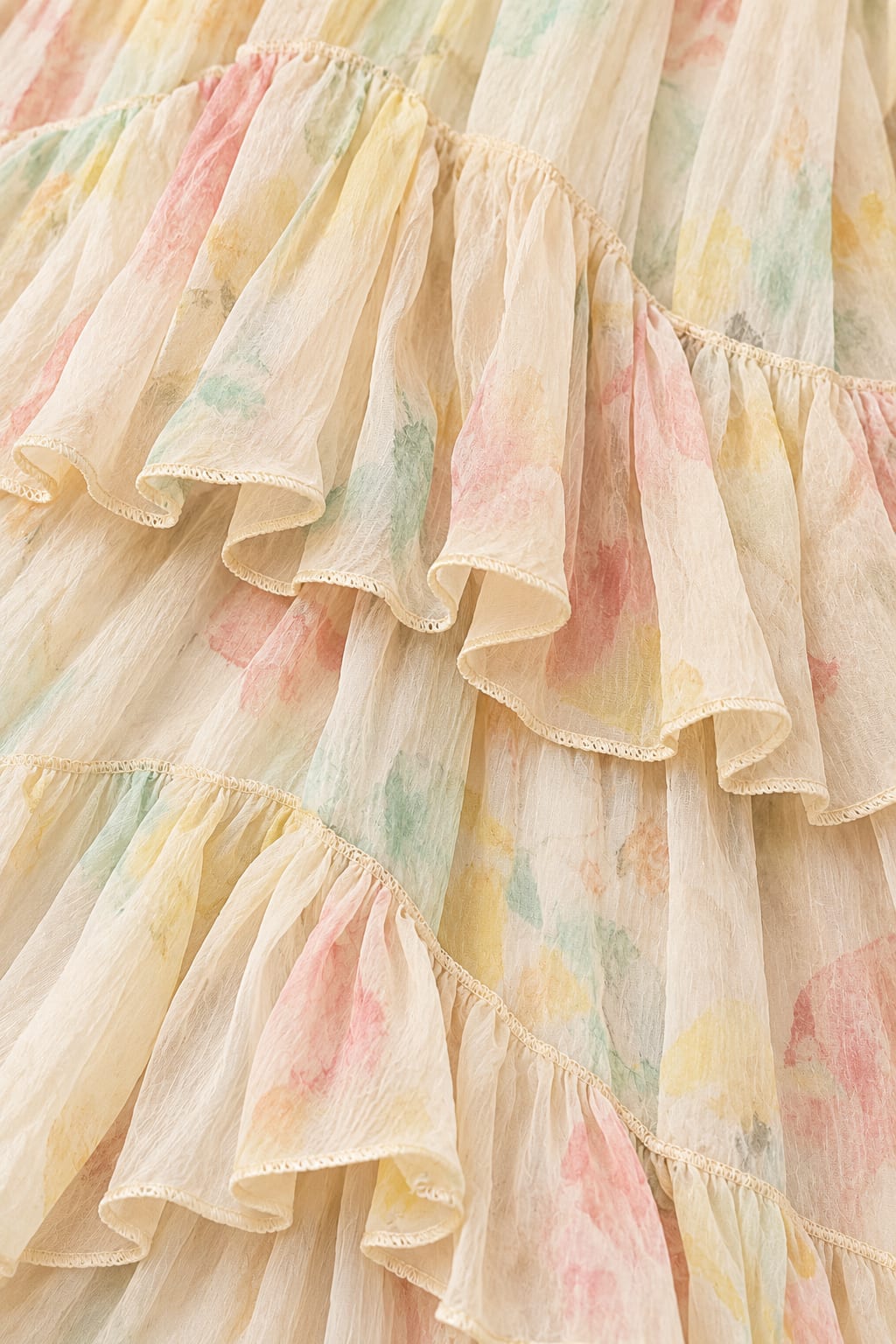 Jupe longue en mousseline à volants pastel — détail du tissu