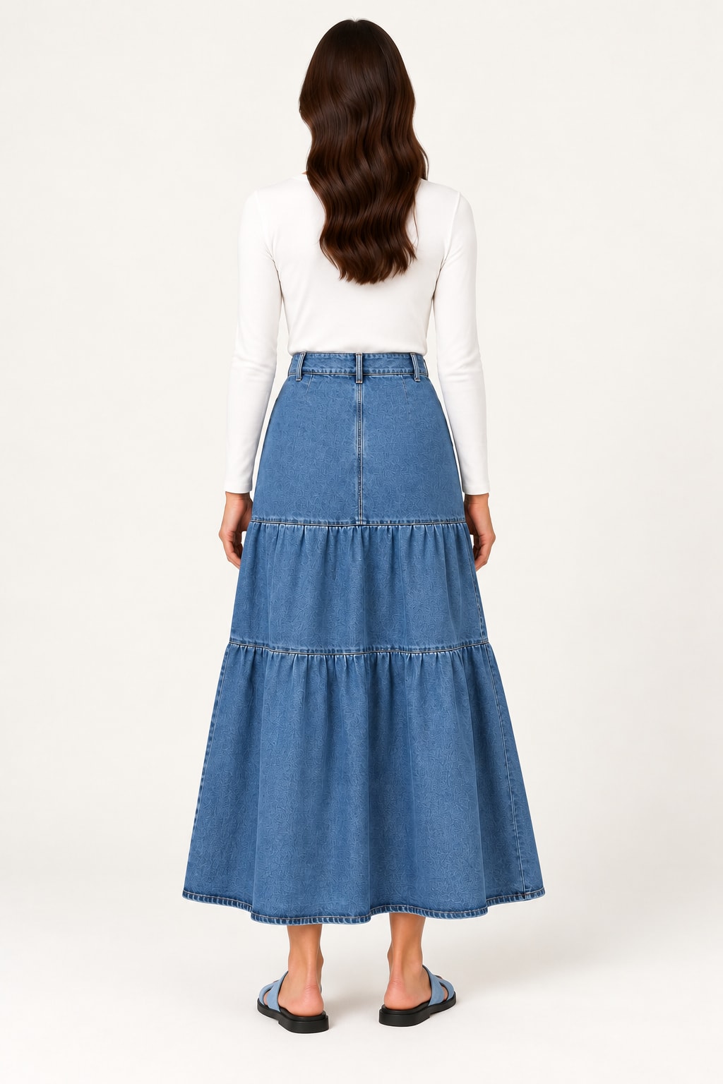 Jupe longue en denim bleu à volants — vue de dos