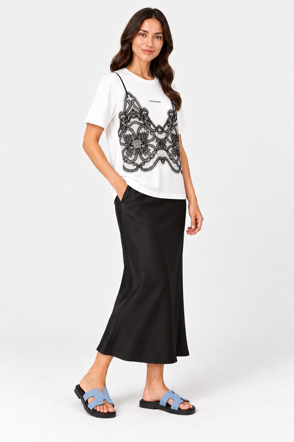 T-shirt blanc à dentelle noire — vue debout