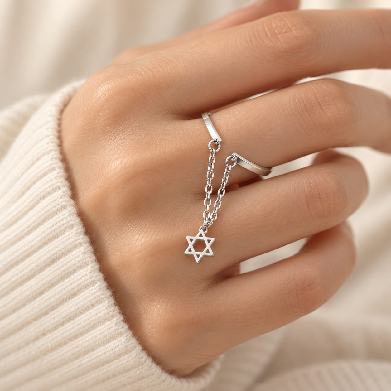 Bague ajustable à chaîne étoile de David — vue portée