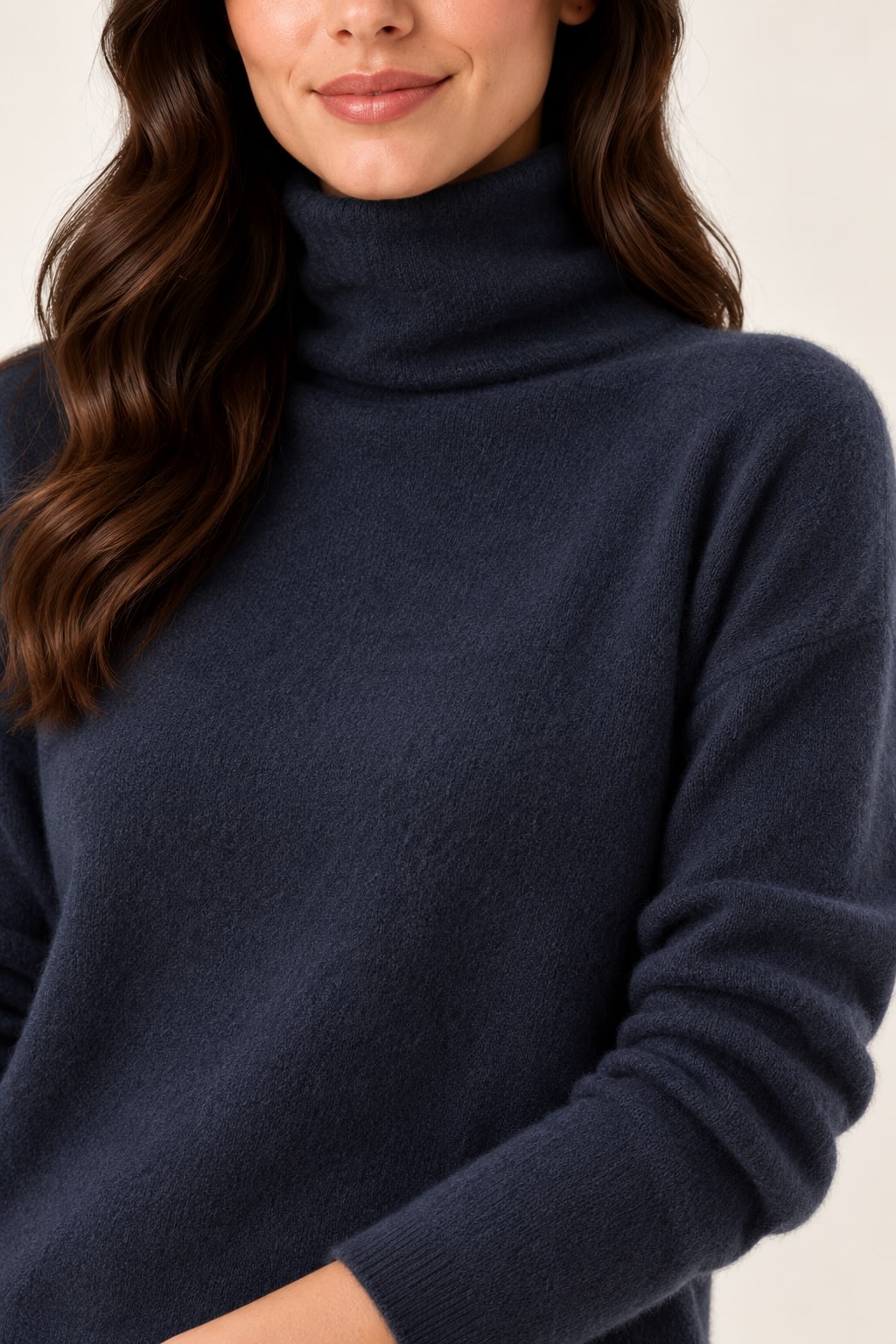 Pull col roulé bleu marine en laine mérinos Tsniout — Bleu marine — vue 4