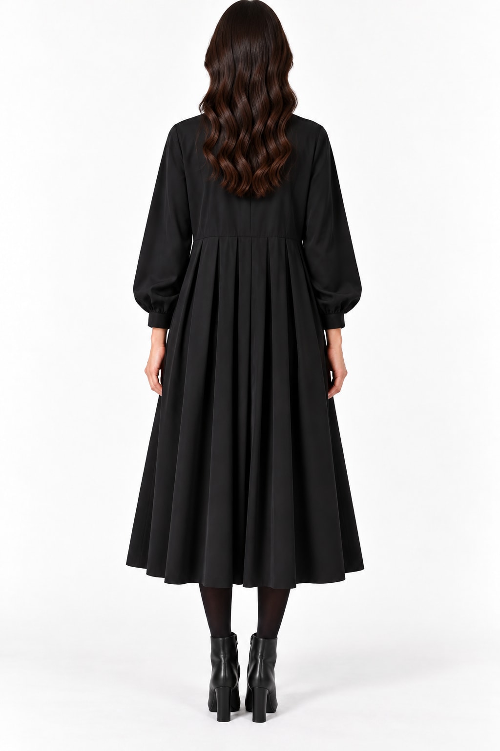 Robe longue noire plissée à col rond Tsniout — vue de dos