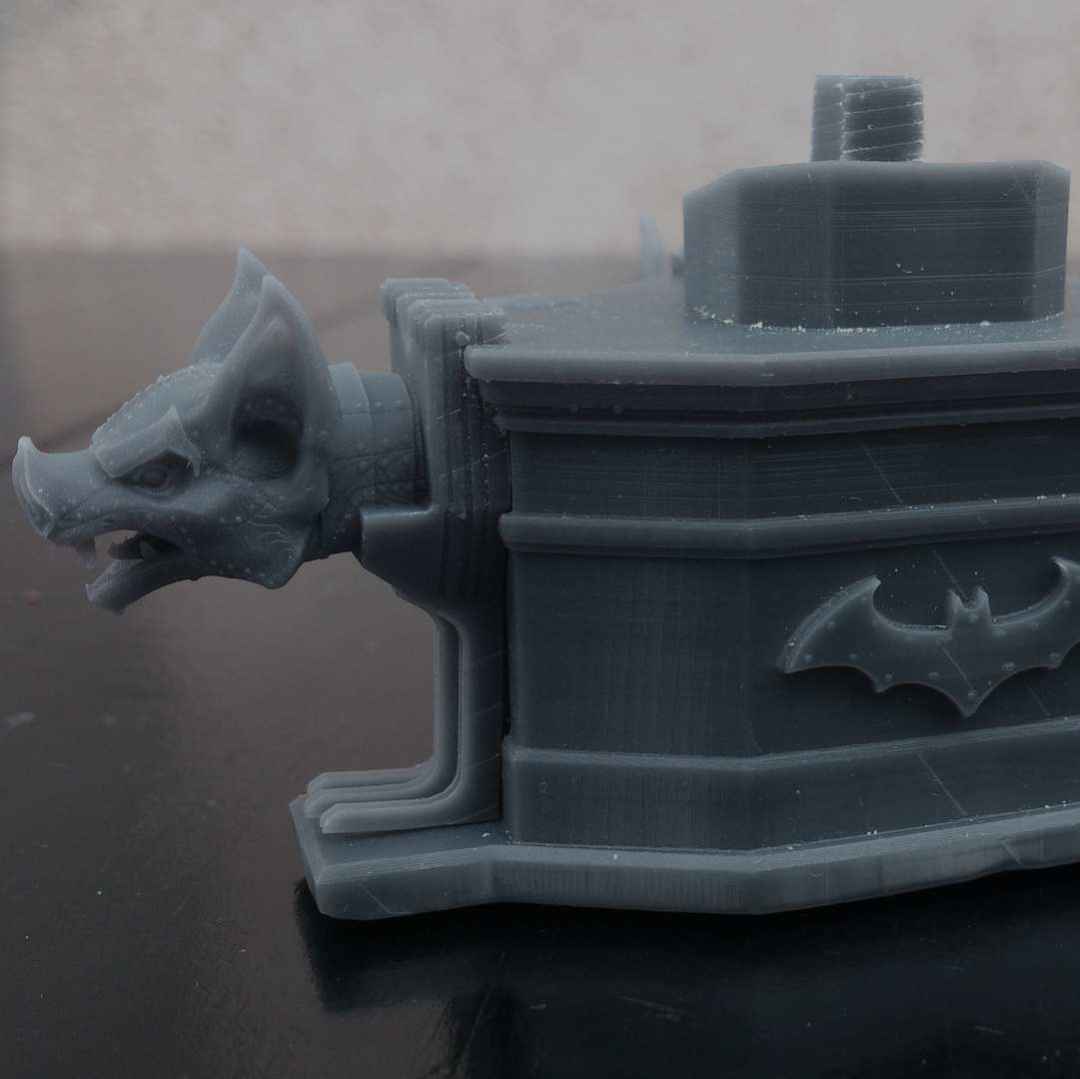 BATMAN 7.43 SUIT BUST (BATMAN ARKHAM KNIGHT) - BATMAN 7.43 Bust 3D printing:  

Bust tested in resin 3d printing, with full scale of 15cm (150mm), in Brazilian national Grey Resin 3D Fila. Even with a small scale I got the detail of the textures applied, i have only one photon mono, but I believe that a larger scale for larger printers or a life size bust will be amazing. I didn't pay attention to some regions of the cape when I didn't put supports on them and I had a retraction, but that doesn't mean that the STL has gaps between the cuts.  

Scale Available: 200mm  - The best files for 3D printing in the world. Stl models divided into parts to facilitate 3D printing. All kinds of characters, decoration, cosplay, prosthetics, pieces. Quality in 3D printing. Affordable 3D models. Low cost. Collective purchases of 3D files.