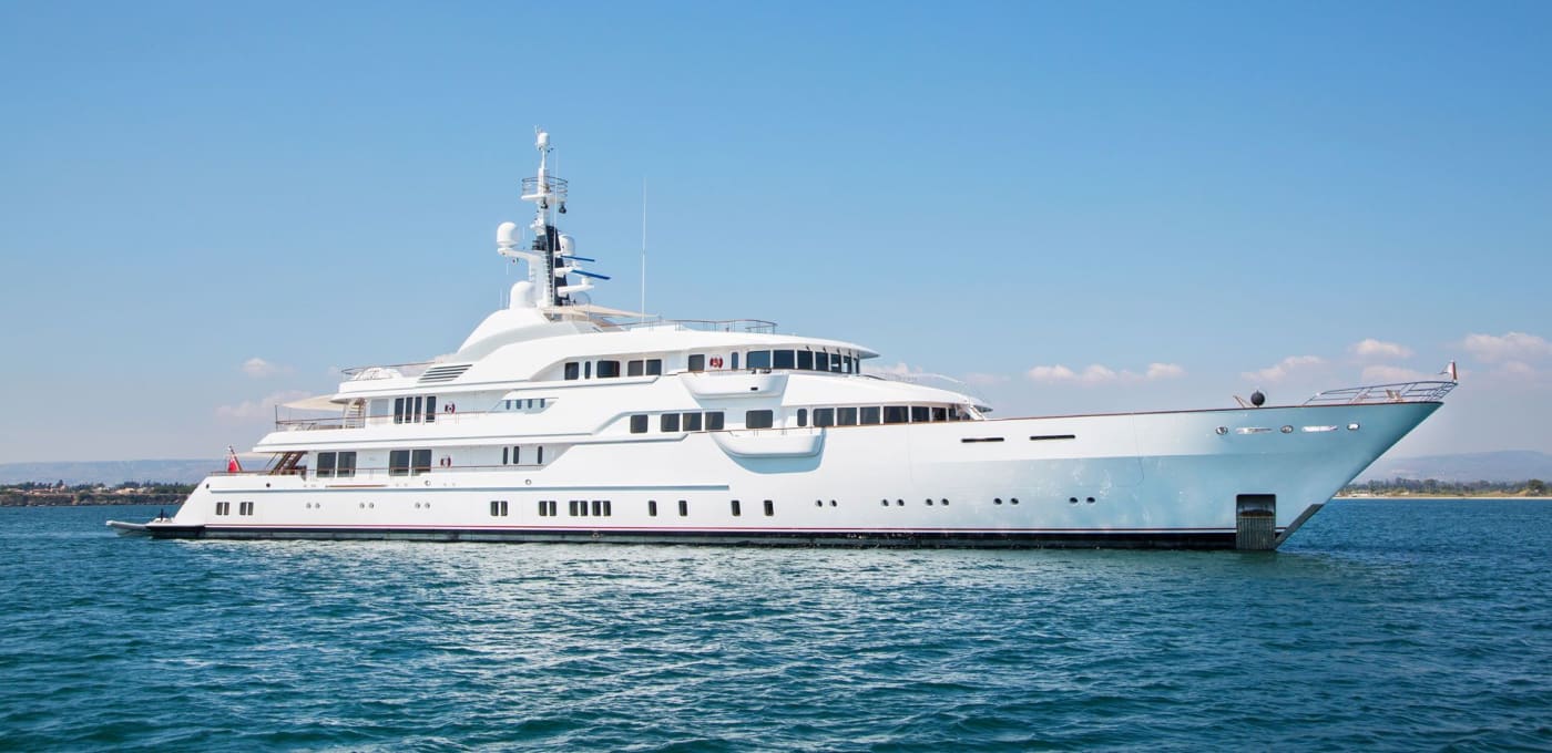 mega-yatch.jpg