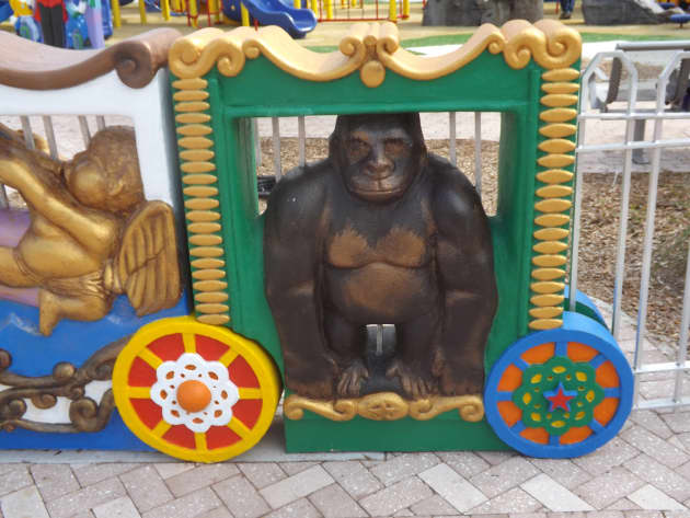 Circus Park, Entryway