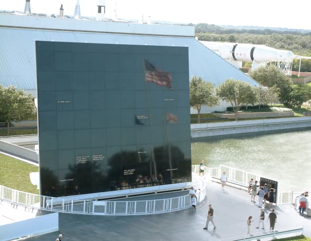 Space Mirror Memorial