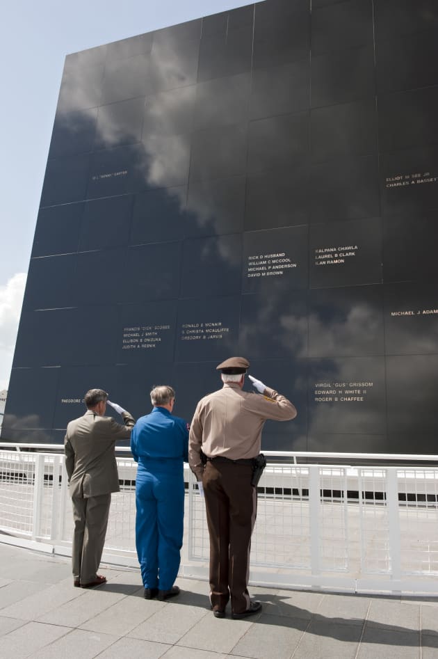 Space Mirror Memorial